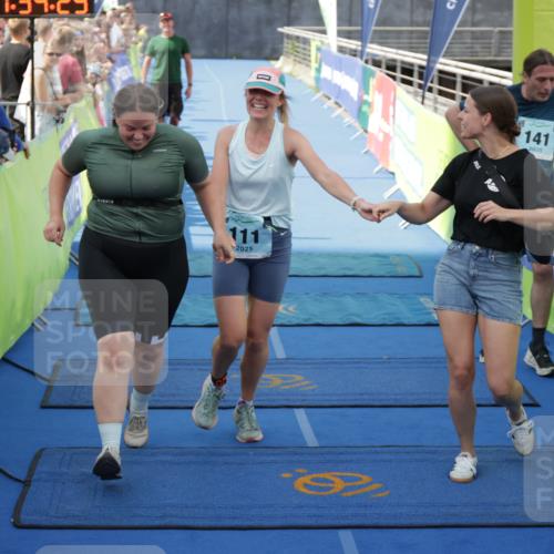 10.08.2025 - GEWOBA Citytriathlon Bremen H.Heesch http://msf.ph/oto/8549742 10.08.2025 11:38:11 Ziel 111 meine-sportfotos.de