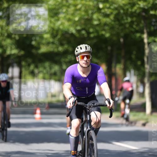 10.08.2025 - GEWOBA Citytriathlon Bremen Yannick Fuchs http://msf.ph/oto/8549743 10.08.2025 12:20:06 Radfahren 570, 639, 739, 764, 782, 784, 841, 844, 892, 920, 1027 meine-sportfotos.de
