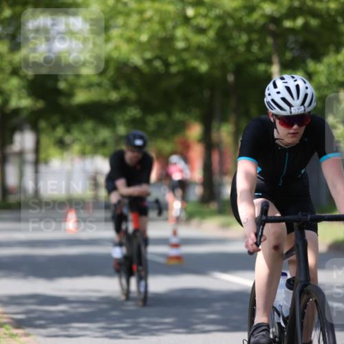 10.08.2025 - GEWOBA Citytriathlon Bremen Yannick Fuchs http://msf.ph/oto/8549753 10.08.2025 12:20:07 Radfahren 565, 570, 639, 739, 764, 782, 784, 841, 844, 892, 920, 1027 meine-sportfotos.de