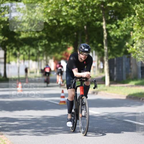 10.08.2025 - GEWOBA Citytriathlon Bremen Yannick Fuchs http://msf.ph/oto/8549756 10.08.2025 12:20:08 Radfahren 565, 570, 639, 739, 764, 782, 784, 841, 844, 892, 920, 1027 meine-sportfotos.de