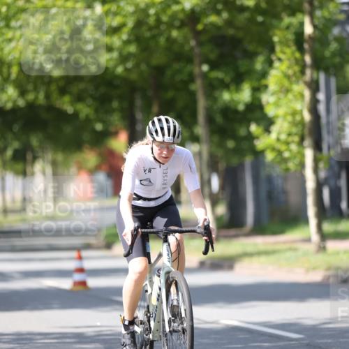 10.08.2025 - GEWOBA Citytriathlon Bremen Yannick Fuchs http://msf.ph/oto/8549764 10.08.2025 13:34:34 Radfahren 593, 865, 905, 924 meine-sportfotos.de