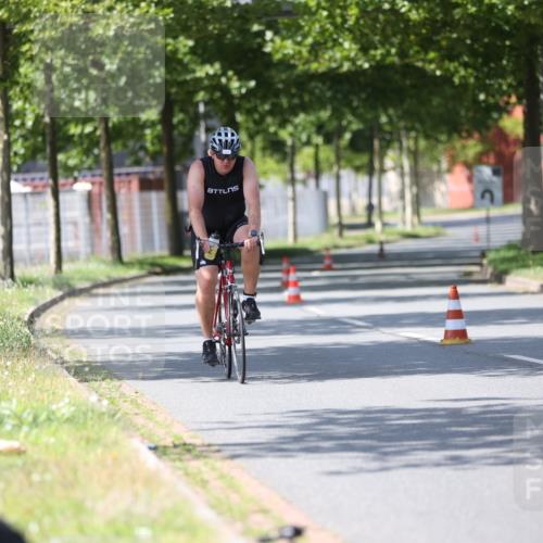 10.08.2025 - GEWOBA Citytriathlon Bremen Yannick Fuchs http://msf.ph/oto/8549770 10.08.2025 13:34:36 Radfahren 593, 865, 905, 924 meine-sportfotos.de