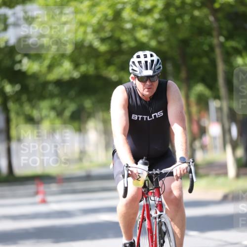 10.08.2025 - GEWOBA Citytriathlon Bremen Yannick Fuchs http://msf.ph/oto/8549775 10.08.2025 13:34:38 Radfahren 593, 865, 905, 924 meine-sportfotos.de