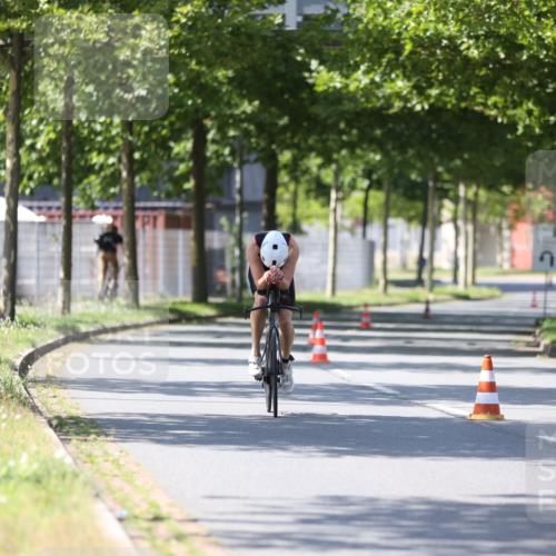 10.08.2025 - GEWOBA Citytriathlon Bremen Yannick Fuchs http://msf.ph/oto/8549793 10.08.2025 14:05:35 Radfahren 11 meine-sportfotos.de