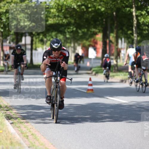 10.08.2025 - GEWOBA Citytriathlon Bremen Yannick Fuchs http://msf.ph/oto/8549794 10.08.2025 12:20:17 Radfahren 565, 570, 596, 639, 720, 782, 784, 844, 892, 920 meine-sportfotos.de
