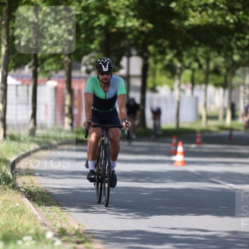 10.08.2025 - GEWOBA Citytriathlon Bremen Yannick Fuchs http://msf.ph/oto/8549840 10.08.2025 12:20:26 Radfahren 563, 565, 570, 596, 631, 720, 734, 892, 900 meine-sportfotos.de