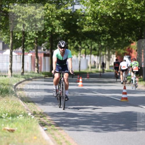 10.08.2025 - GEWOBA Citytriathlon Bremen Yannick Fuchs http://msf.ph/oto/8549845 10.08.2025 12:20:27 Radfahren 563, 565, 570, 596, 631, 720, 734, 892, 900 meine-sportfotos.de