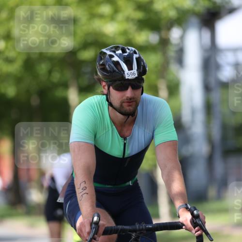10.08.2025 - GEWOBA Citytriathlon Bremen Yannick Fuchs http://msf.ph/oto/8549856 10.08.2025 12:20:28 Radfahren 563, 565, 570, 596, 631, 720, 734, 829, 892, 900 meine-sportfotos.de