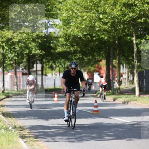 10.08.2025 - GEWOBA Citytriathlon Bremen Yannick Fuchs http://msf.ph/oto/8549870 10.08.2025 12:20:31 Radfahren 563, 565, 570, 596, 631, 720, 734, 829, 892, 900 meine-sportfotos.de