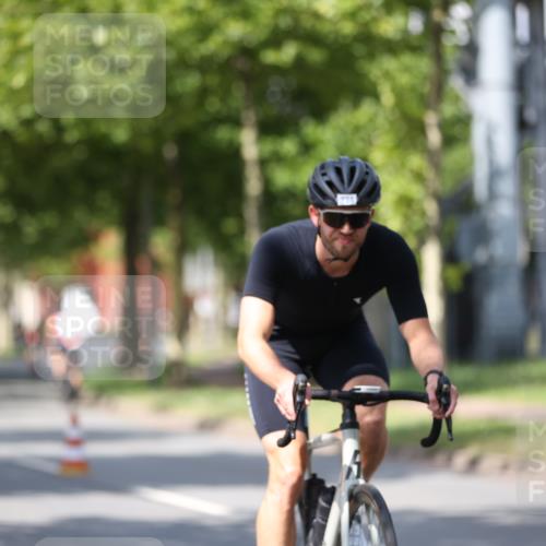 10.08.2025 - GEWOBA Citytriathlon Bremen Yannick Fuchs http://msf.ph/oto/8549874 10.08.2025 12:20:32 Radfahren 563, 565, 596, 631, 720, 734, 829, 900 meine-sportfotos.de