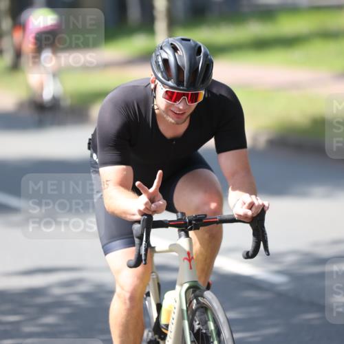 10.08.2025 - GEWOBA Citytriathlon Bremen Yannick Fuchs http://msf.ph/oto/8549878 10.08.2025 14:09:11 Radfahren 85, 165 meine-sportfotos.de