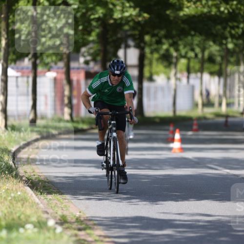 10.08.2025 - GEWOBA Citytriathlon Bremen Yannick Fuchs http://msf.ph/oto/8549915 10.08.2025 12:20:40 Radfahren 563, 631, 734, 829, 899, 900, 940 meine-sportfotos.de