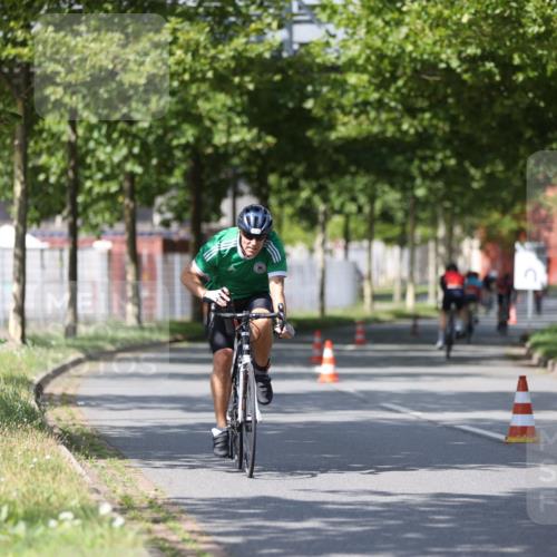 10.08.2025 - GEWOBA Citytriathlon Bremen Yannick Fuchs http://msf.ph/oto/8549919 10.08.2025 12:20:41 Radfahren 563, 631, 734, 829, 899, 900, 940, 1001 meine-sportfotos.de