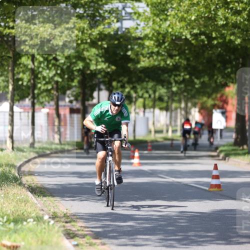 10.08.2025 - GEWOBA Citytriathlon Bremen Yannick Fuchs http://msf.ph/oto/8549920 10.08.2025 12:20:41 Radfahren 563, 631, 734, 829, 899, 900, 940, 1001 meine-sportfotos.de