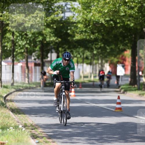 10.08.2025 - GEWOBA Citytriathlon Bremen Yannick Fuchs http://msf.ph/oto/8549923 10.08.2025 12:20:41 Radfahren 563, 631, 734, 829, 899, 900, 940, 1001 meine-sportfotos.de