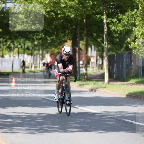 10.08.2025 - GEWOBA Citytriathlon Bremen Yannick Fuchs http://msf.ph/oto/8549935 10.08.2025 12:20:43 Radfahren 563, 631, 734, 772, 829, 899, 900, 940, 1001 meine-sportfotos.de