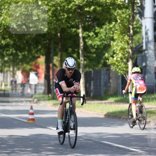 10.08.2025 - GEWOBA Citytriathlon Bremen Yannick Fuchs http://msf.ph/oto/8549939 10.08.2025 12:20:43 Radfahren 563, 631, 734, 772, 829, 899, 900, 940, 1001 meine-sportfotos.de