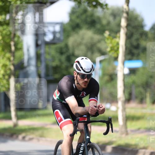 10.08.2025 - GEWOBA Citytriathlon Bremen Yannick Fuchs http://msf.ph/oto/8549944 10.08.2025 12:20:44 Radfahren 563, 734, 772, 795, 829, 899, 900, 940, 1001 meine-sportfotos.de