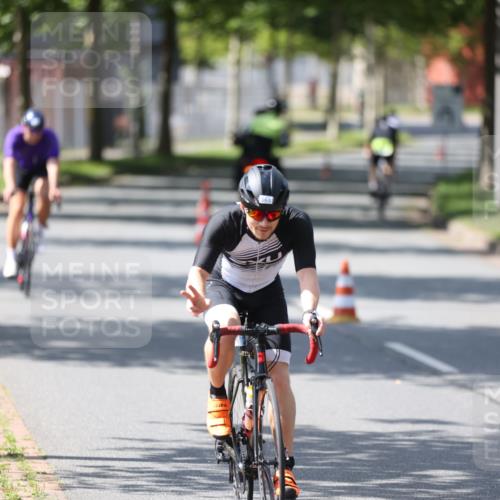 10.08.2025 - GEWOBA Citytriathlon Bremen Yannick Fuchs http://msf.ph/oto/8549951 10.08.2025 14:11:29 Radfahren 70, 161 meine-sportfotos.de