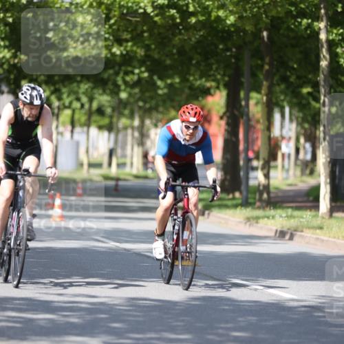 10.08.2025 - GEWOBA Citytriathlon Bremen Yannick Fuchs http://msf.ph/oto/8549970 10.08.2025 12:20:52 Radfahren 581, 701, 772, 795, 829, 899, 940, 1001 meine-sportfotos.de