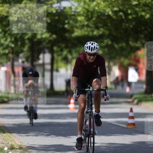 10.08.2025 - GEWOBA Citytriathlon Bremen Yannick Fuchs http://msf.ph/oto/8549991 10.08.2025 12:20:56 Radfahren 558, 581, 662, 701, 758, 772, 795, 899, 940, 969, 1001 meine-sportfotos.de