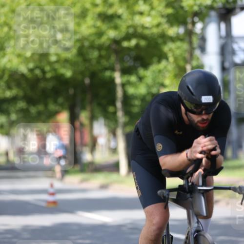 10.08.2025 - GEWOBA Citytriathlon Bremen Yannick Fuchs http://msf.ph/oto/8550005 10.08.2025 12:20:58 Radfahren 558, 581, 662, 701, 758, 772, 795, 869, 899, 940, 969, 1001 meine-sportfotos.de