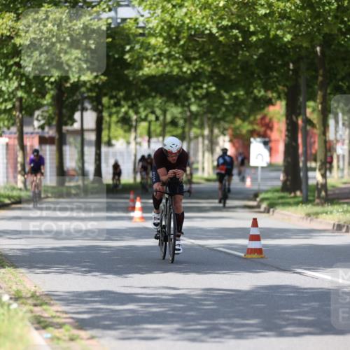 10.08.2025 - GEWOBA Citytriathlon Bremen Yannick Fuchs http://msf.ph/oto/8550014 10.08.2025 12:21:00 Radfahren 558, 581, 662, 701, 758, 772, 795, 813, 869, 899, 969, 1001 meine-sportfotos.de