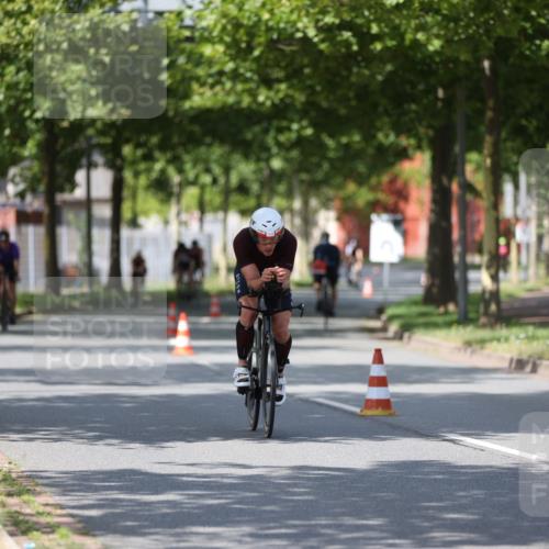 10.08.2025 - GEWOBA Citytriathlon Bremen Yannick Fuchs http://msf.ph/oto/8550015 10.08.2025 12:21:00 Radfahren 558, 581, 662, 701, 758, 772, 795, 813, 869, 899, 969, 1001 meine-sportfotos.de