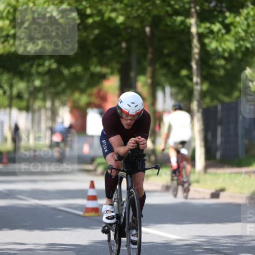 10.08.2025 - GEWOBA Citytriathlon Bremen Yannick Fuchs http://msf.ph/oto/8550018 10.08.2025 12:21:01 Radfahren 555, 558, 581, 662, 701, 758, 772, 795, 813, 869, 899, 969, 1001, 1002 meine-sportfotos.de