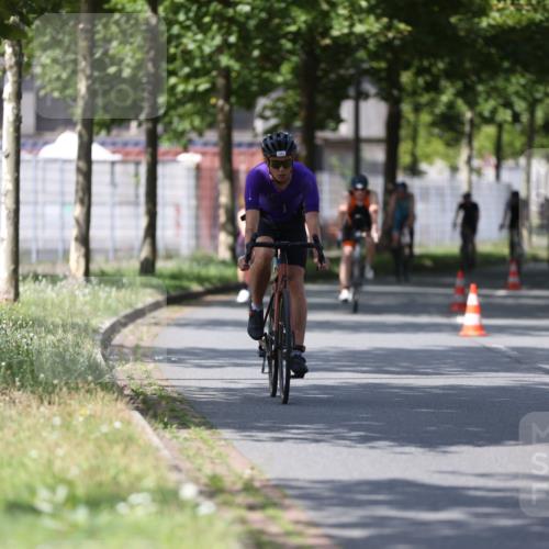 10.08.2025 - GEWOBA Citytriathlon Bremen Yannick Fuchs http://msf.ph/oto/8550024 10.08.2025 12:21:03 Radfahren 555, 558, 581, 662, 701, 758, 772, 795, 813, 869, 899, 969, 1001, 1002 meine-sportfotos.de