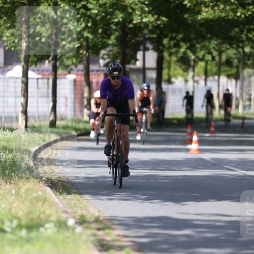 10.08.2025 - GEWOBA Citytriathlon Bremen Yannick Fuchs http://msf.ph/oto/8550025 10.08.2025 12:21:04 Radfahren 555, 558, 581, 662, 701, 758, 772, 795, 813, 869, 899, 969, 1001, 1002 meine-sportfotos.de