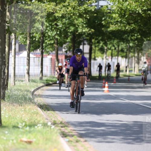 10.08.2025 - GEWOBA Citytriathlon Bremen Yannick Fuchs http://msf.ph/oto/8550029 10.08.2025 12:21:04 Radfahren 555, 558, 581, 662, 701, 758, 772, 795, 813, 869, 899, 969, 1001, 1002 meine-sportfotos.de