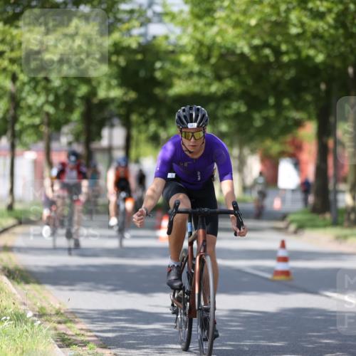 10.08.2025 - GEWOBA Citytriathlon Bremen Yannick Fuchs http://msf.ph/oto/8550032 10.08.2025 12:21:05 Radfahren 555, 558, 581, 662, 701, 758, 772, 785, 795, 813, 869, 969, 1001, 1002 meine-sportfotos.de