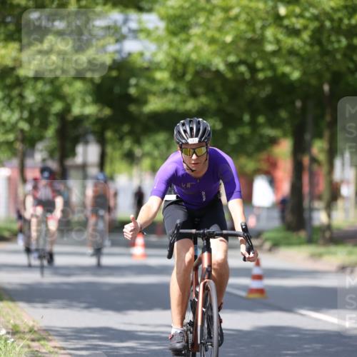 10.08.2025 - GEWOBA Citytriathlon Bremen Yannick Fuchs http://msf.ph/oto/8550034 10.08.2025 12:21:05 Radfahren 555, 558, 581, 662, 701, 758, 772, 785, 795, 813, 869, 969, 1001, 1002 meine-sportfotos.de