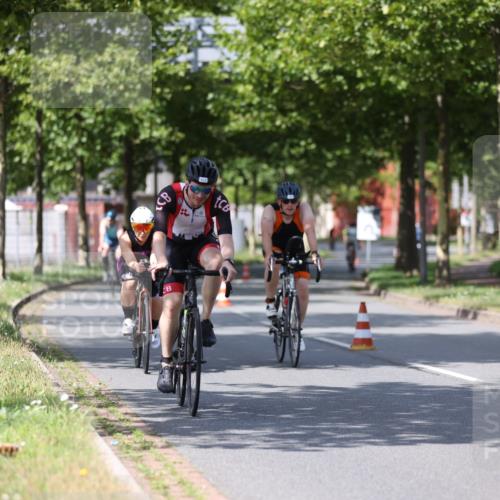 10.08.2025 - GEWOBA Citytriathlon Bremen Yannick Fuchs http://msf.ph/oto/8550042 10.08.2025 12:21:07 Radfahren 555, 558, 581, 662, 701, 758, 772, 785, 795, 813, 869, 969, 1002 meine-sportfotos.de