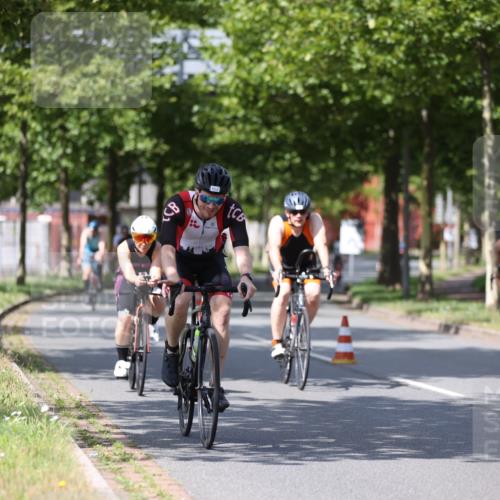 10.08.2025 - GEWOBA Citytriathlon Bremen Yannick Fuchs http://msf.ph/oto/8550044 10.08.2025 12:21:07 Radfahren 555, 558, 581, 662, 701, 758, 772, 785, 795, 813, 869, 969, 1002 meine-sportfotos.de