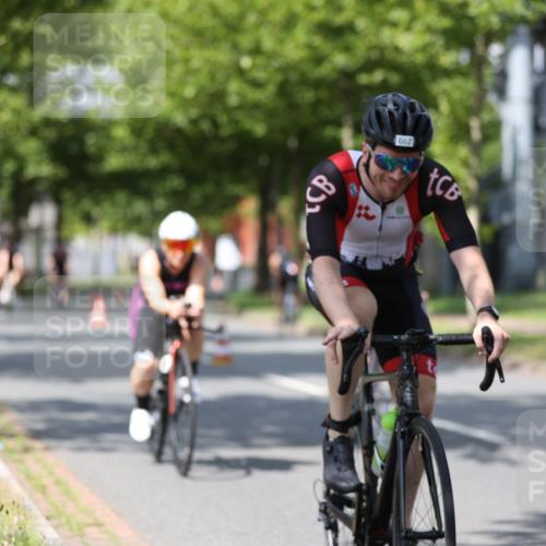 10.08.2025 - GEWOBA Citytriathlon Bremen Yannick Fuchs http://msf.ph/oto/8550047 10.08.2025 12:21:08 Radfahren 555, 558, 581, 662, 701, 758, 785, 795, 813, 869, 969, 975, 1002 meine-sportfotos.de