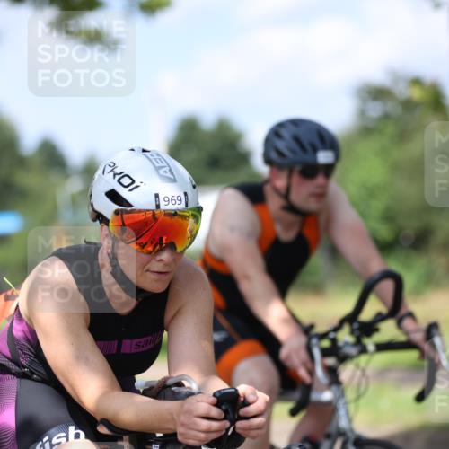 10.08.2025 - GEWOBA Citytriathlon Bremen Yannick Fuchs http://msf.ph/oto/8550056 10.08.2025 12:21:09 Radfahren 555, 558, 581, 662, 701, 758, 785, 795, 813, 869, 969, 975, 1002 meine-sportfotos.de