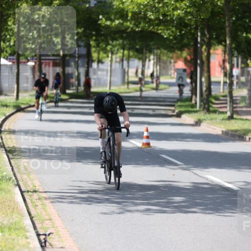10.08.2025 - GEWOBA Citytriathlon Bremen Yannick Fuchs http://msf.ph/oto/8550066 10.08.2025 14:12:16 Radfahren 10, 27, 33, 42, 171, 172 meine-sportfotos.de