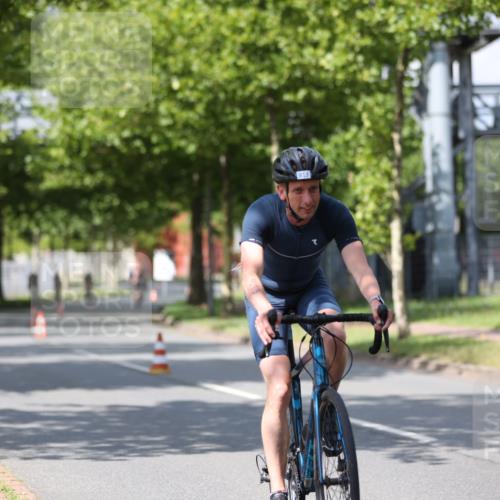 10.08.2025 - GEWOBA Citytriathlon Bremen Yannick Fuchs http://msf.ph/oto/8550074 10.08.2025 12:21:13 Radfahren 555, 558, 581, 618, 662, 701, 758, 761, 785, 813, 869, 913, 969, 975, 1002 meine-sportfotos.de