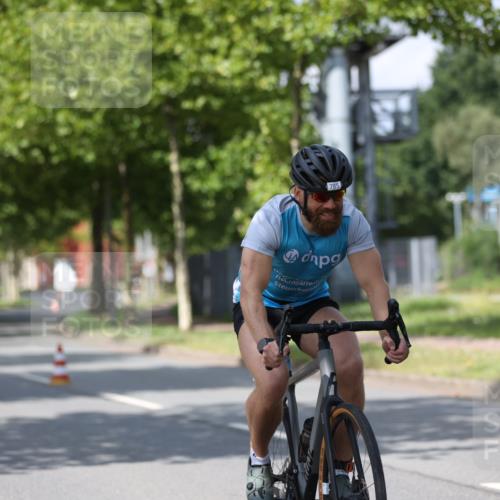 10.08.2025 - GEWOBA Citytriathlon Bremen Yannick Fuchs http://msf.ph/oto/8550091 10.08.2025 12:21:19 Radfahren 555, 618, 662, 758, 761, 785, 813, 869, 913, 949, 969, 975, 1002 meine-sportfotos.de