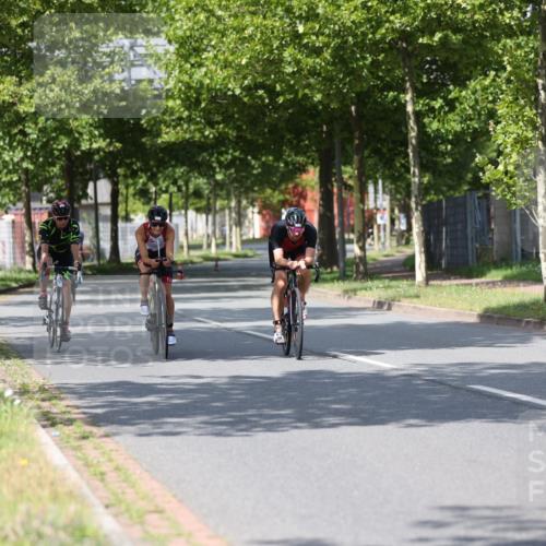 10.08.2025 - GEWOBA Citytriathlon Bremen Yannick Fuchs http://msf.ph/oto/8550095 10.08.2025 12:21:20 Radfahren 555, 618, 662, 758, 761, 785, 813, 869, 913, 949, 969, 975, 1002 meine-sportfotos.de