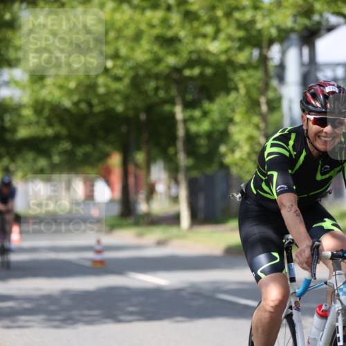 10.08.2025 - GEWOBA Citytriathlon Bremen Yannick Fuchs http://msf.ph/oto/8550106 10.08.2025 12:21:22 Radfahren 555, 618, 761, 785, 813, 869, 913, 949, 975, 1002 meine-sportfotos.de