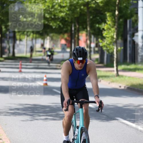 10.08.2025 - GEWOBA Citytriathlon Bremen Yannick Fuchs http://msf.ph/oto/8550113 10.08.2025 14:12:22 Radfahren 10, 27, 33, 42, 66, 171, 172, 178 meine-sportfotos.de