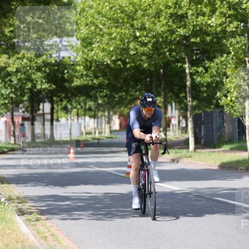 10.08.2025 - GEWOBA Citytriathlon Bremen Yannick Fuchs http://msf.ph/oto/8550114 10.08.2025 12:21:23 Radfahren 555, 618, 761, 785, 813, 869, 913, 949, 975, 1002 meine-sportfotos.de