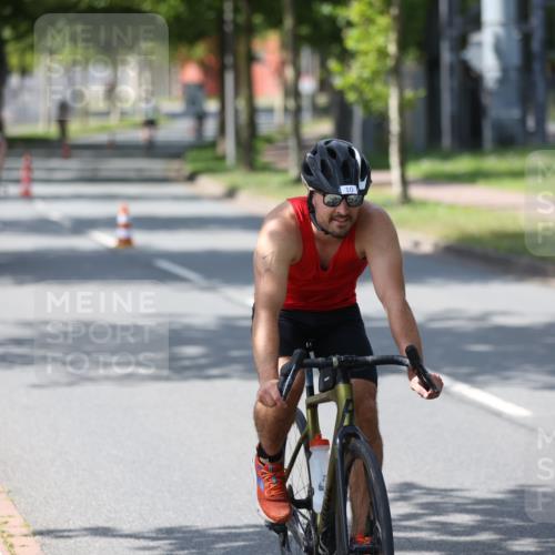 10.08.2025 - GEWOBA Citytriathlon Bremen Yannick Fuchs http://msf.ph/oto/8550126 10.08.2025 14:12:24 Radfahren 10, 27, 33, 42, 66, 171, 172, 178 meine-sportfotos.de