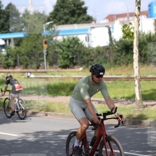 10.08.2025 - GEWOBA Citytriathlon Bremen Yannick Fuchs http://msf.ph/oto/8550128 10.08.2025 12:21:49 Radfahren 572, 862, 923 meine-sportfotos.de