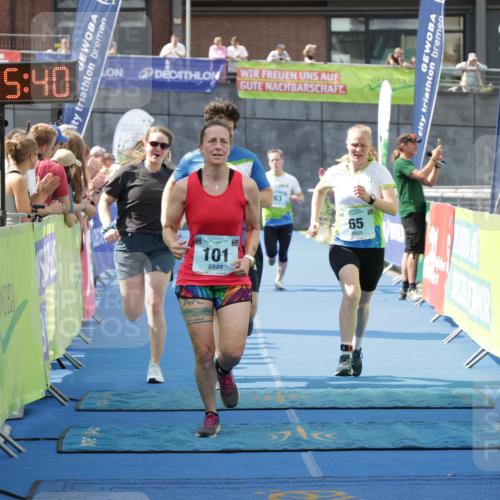 10.08.2025 - GEWOBA Citytriathlon Bremen H.Heesch http://msf.ph/oto/8550129 10.08.2025 11:39:22 Ziel 63, 65, 101 meine-sportfotos.de