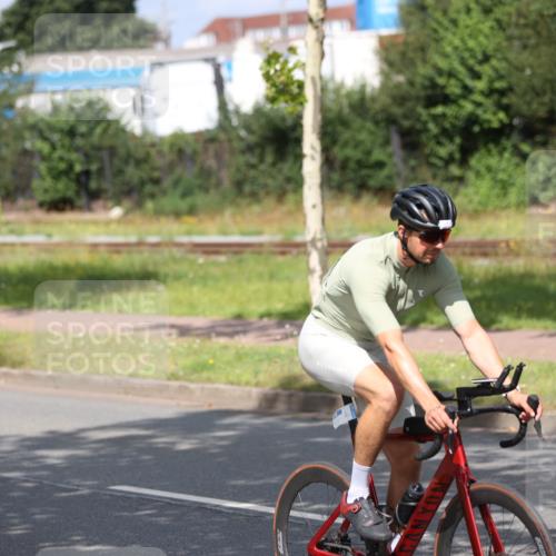 10.08.2025 - GEWOBA Citytriathlon Bremen Yannick Fuchs http://msf.ph/oto/8550131 10.08.2025 12:21:49 Radfahren 572, 862, 923 meine-sportfotos.de