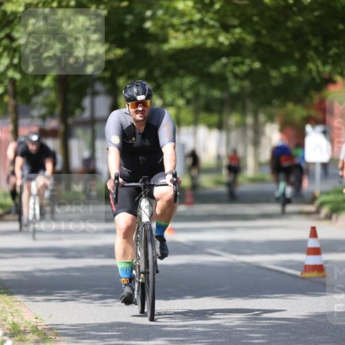 10.08.2025 - GEWOBA Citytriathlon Bremen Yannick Fuchs http://msf.ph/oto/8550167 10.08.2025 12:22:28 Radfahren 580, 602, 663, 665, 803, 848, 870, 910, 1023 meine-sportfotos.de